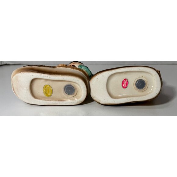 Vintage Native American Figurine Salt & Pepper Shakers Moccassin Tomahawk - Picture 6 of 7